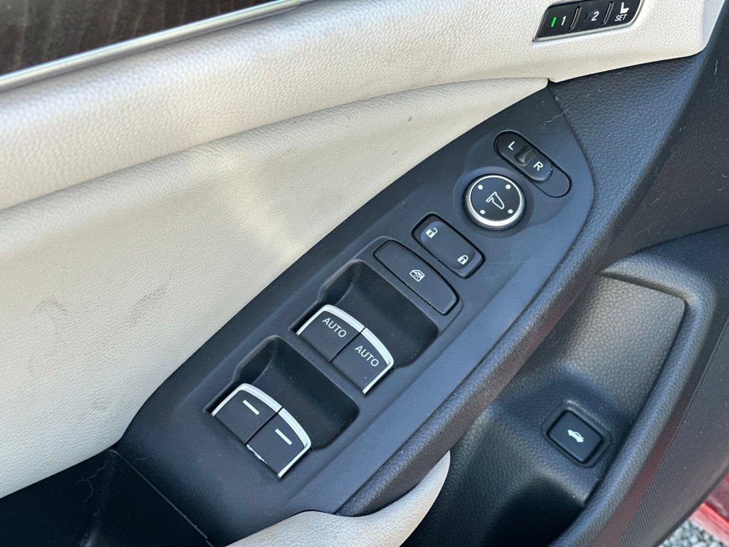 Used 2018 Honda Accord Touring image 16