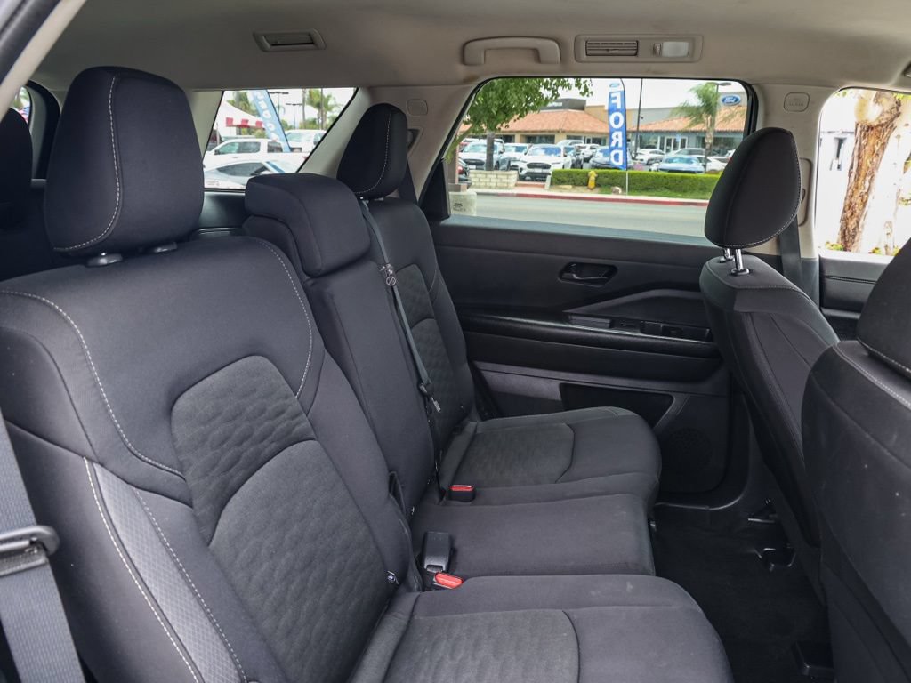 Used 2024 Nissan Pathfinder S FWD image 18
