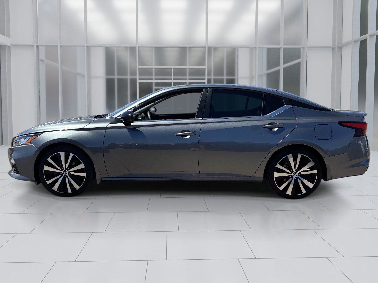 Used 2020 Nissan Altima 2.5 SR w/ Premium Package FWD image 3