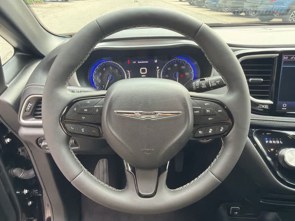 Used 2024 Chrysler Pacifica Touring-L w/ S Appearance Package AWD/4WD image 22