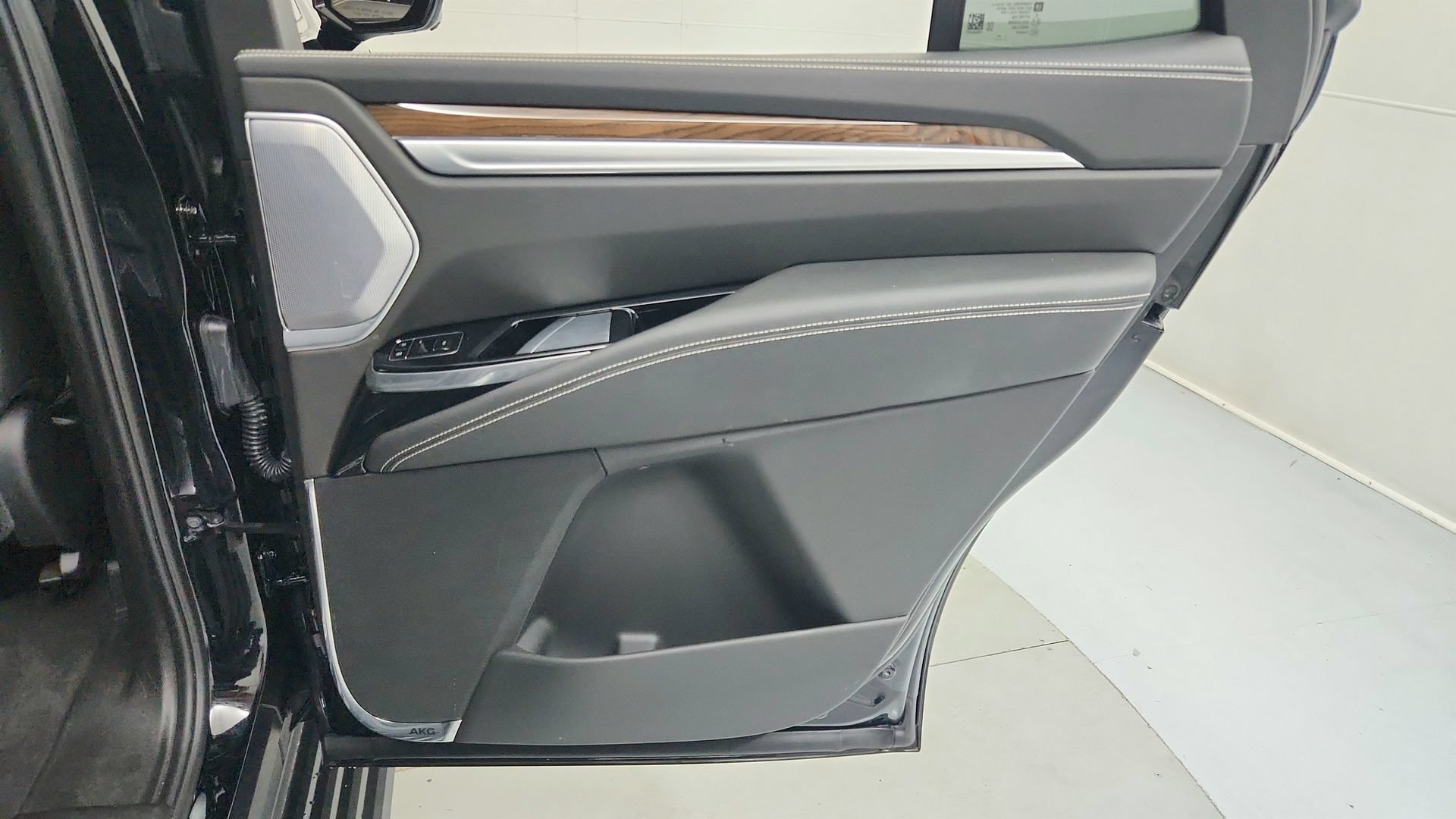 Certified 2025 Cadillac Escalade Sport Platinum w/ LPO, Floor Liner Package AWD/4WD image 27