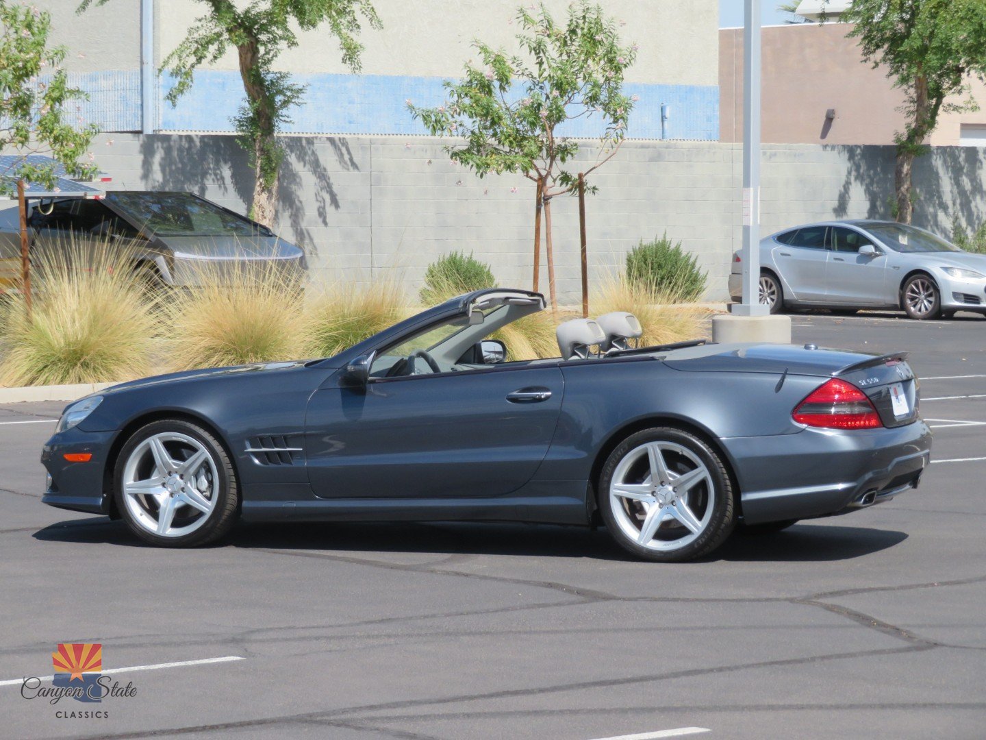 Used 2009 Mercedes-Benz SL 550 w/ Premium I Pkg image 9