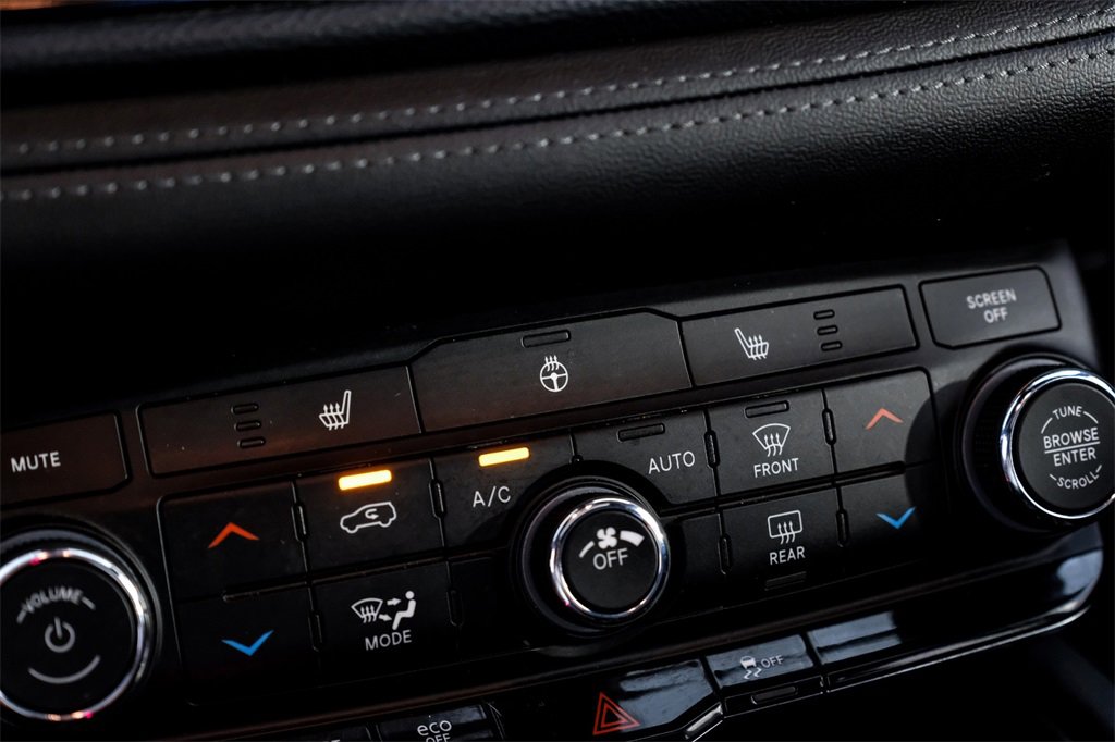 Used 2024 Dodge Durango SXT w/ SXT Blacktop Group image 22