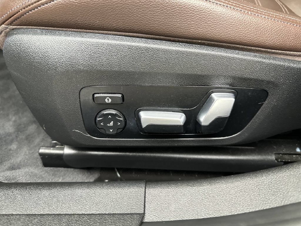 Used 2019 BMW 330i xDrive Sedan w/ Convenience Package AWD/4WD image 12