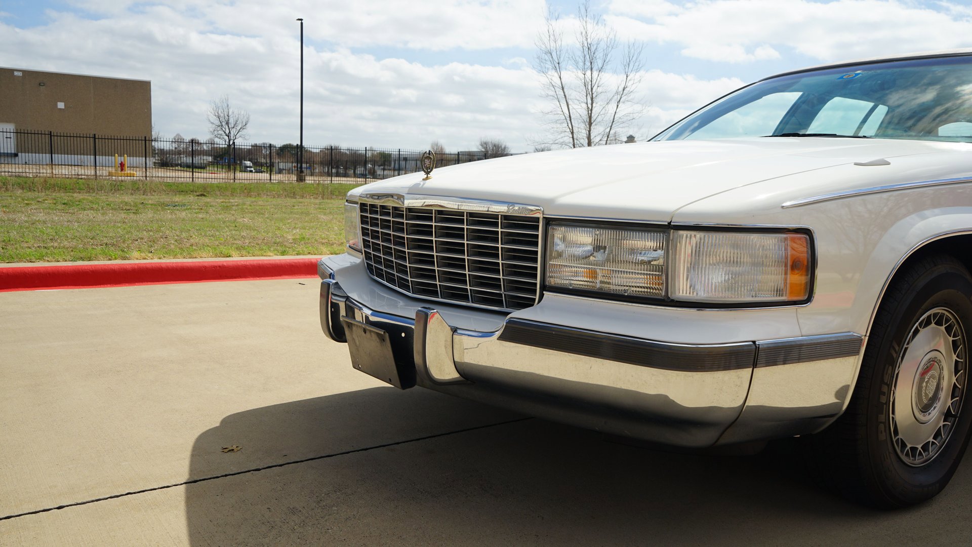 Used 1993 Cadillac Fleetwood Sedan RWD image 26