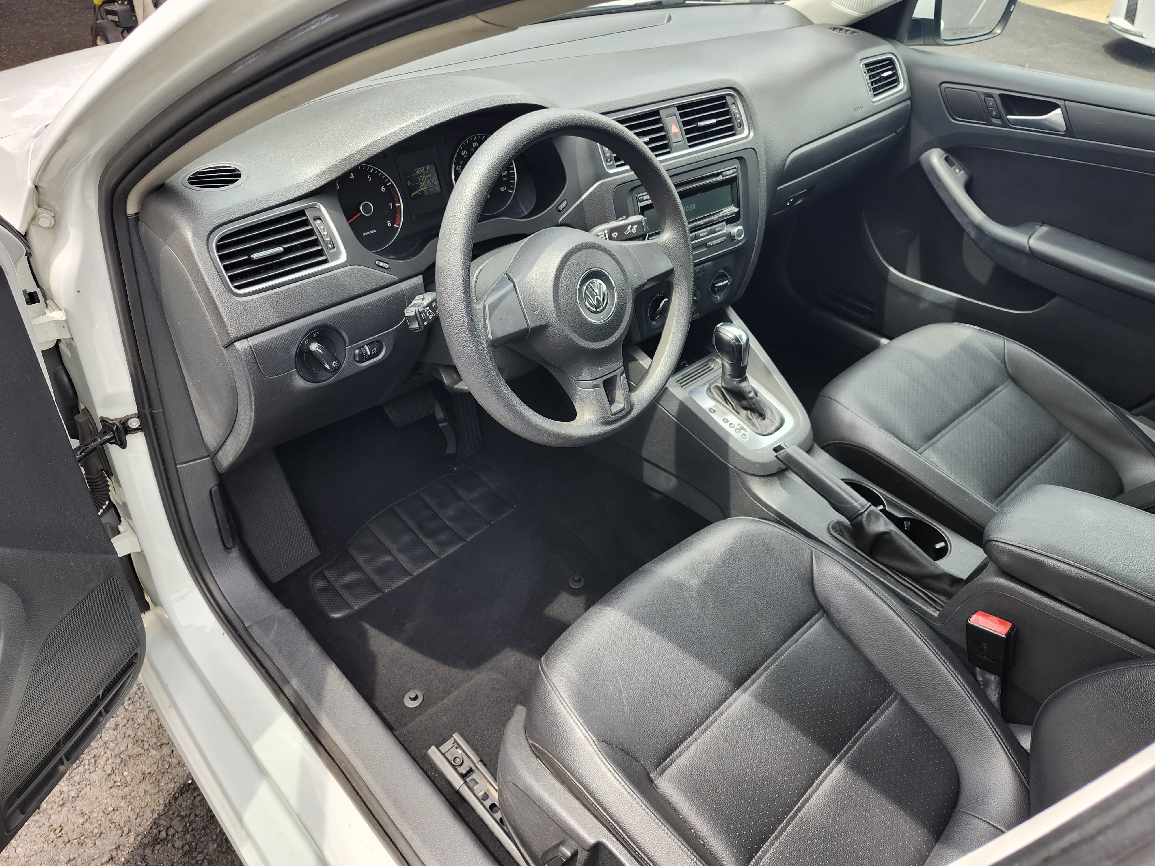 Used 2014 Volkswagen Jetta SE FWD image 4