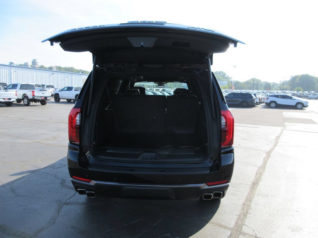 Used 2025 GMC Yukon XL AT4 Ultimate AWD/4WD image 7