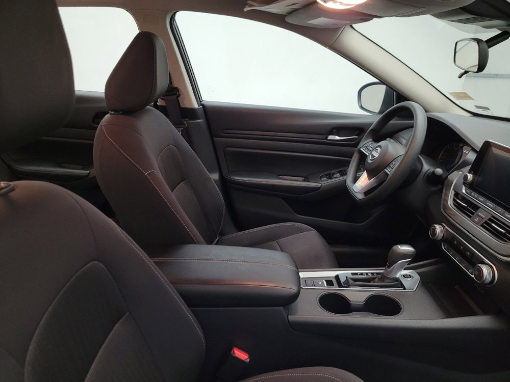 Used 2025 Nissan Altima 2.5 SV AWD/4WD image 21