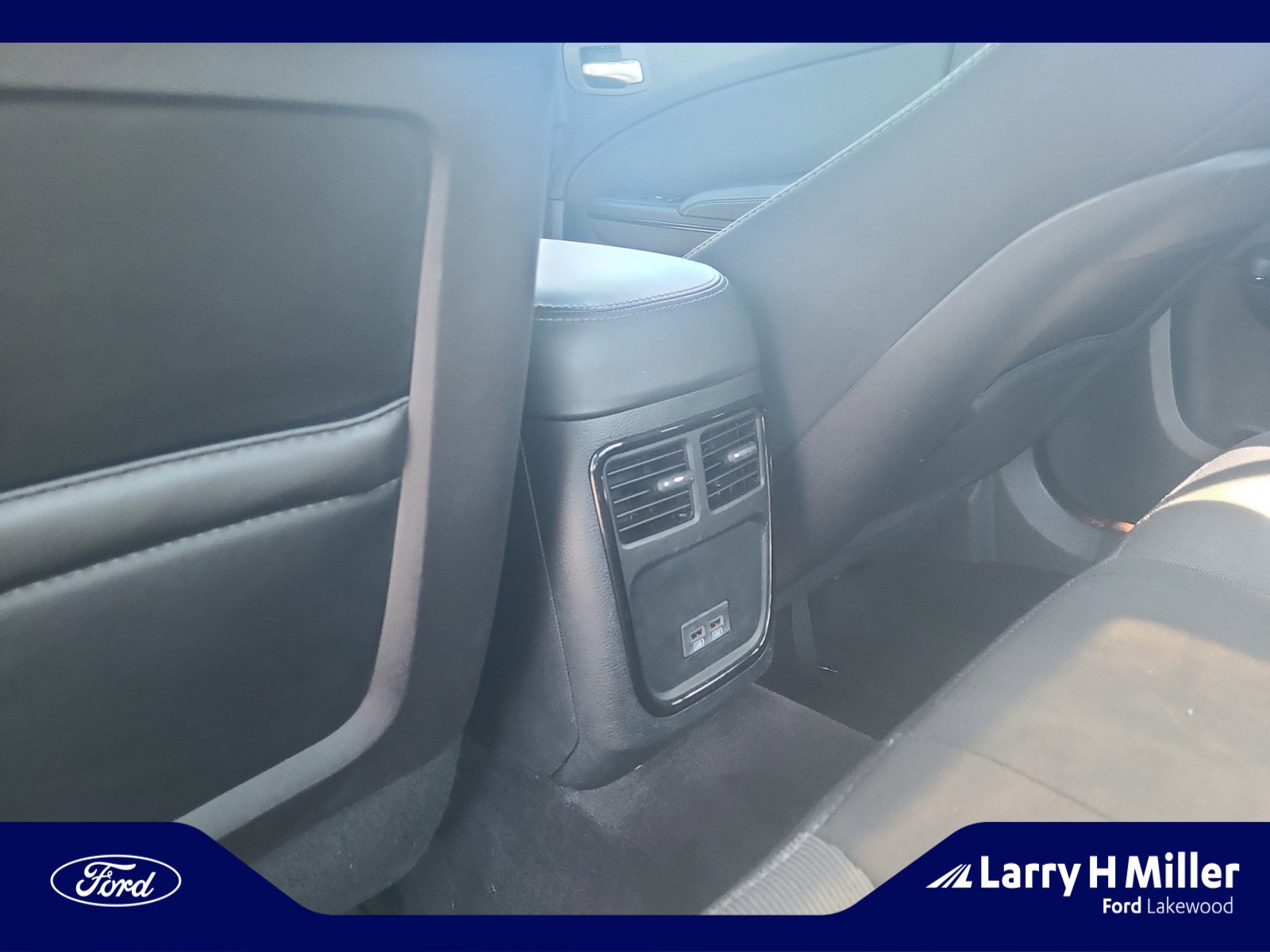 Used 2017 Dodge Charger SE w/ Blacktop Package image 30