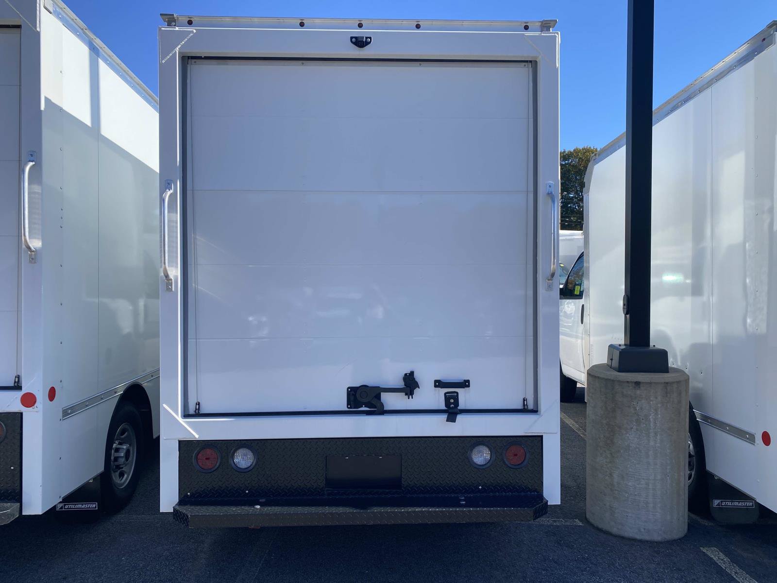 New 2023 GMC Savana 3500 w/ Power Convenience Package RWD image 3