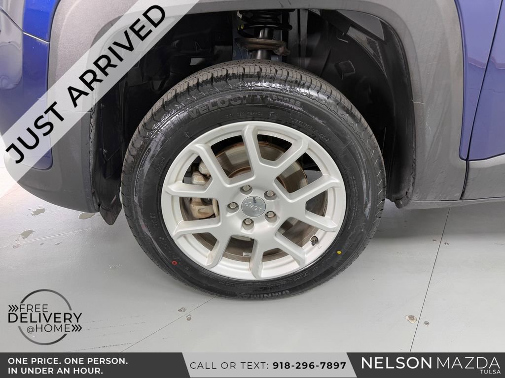 Used 2019 Jeep Renegade Latitude AWD/4WD image 11