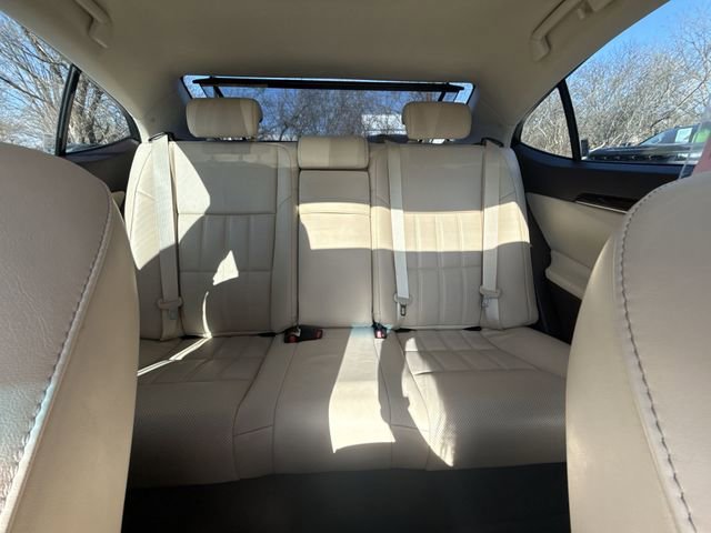 Used 2018 Lexus ES 350 w/ Luxury Package w/Wood Trim image 22