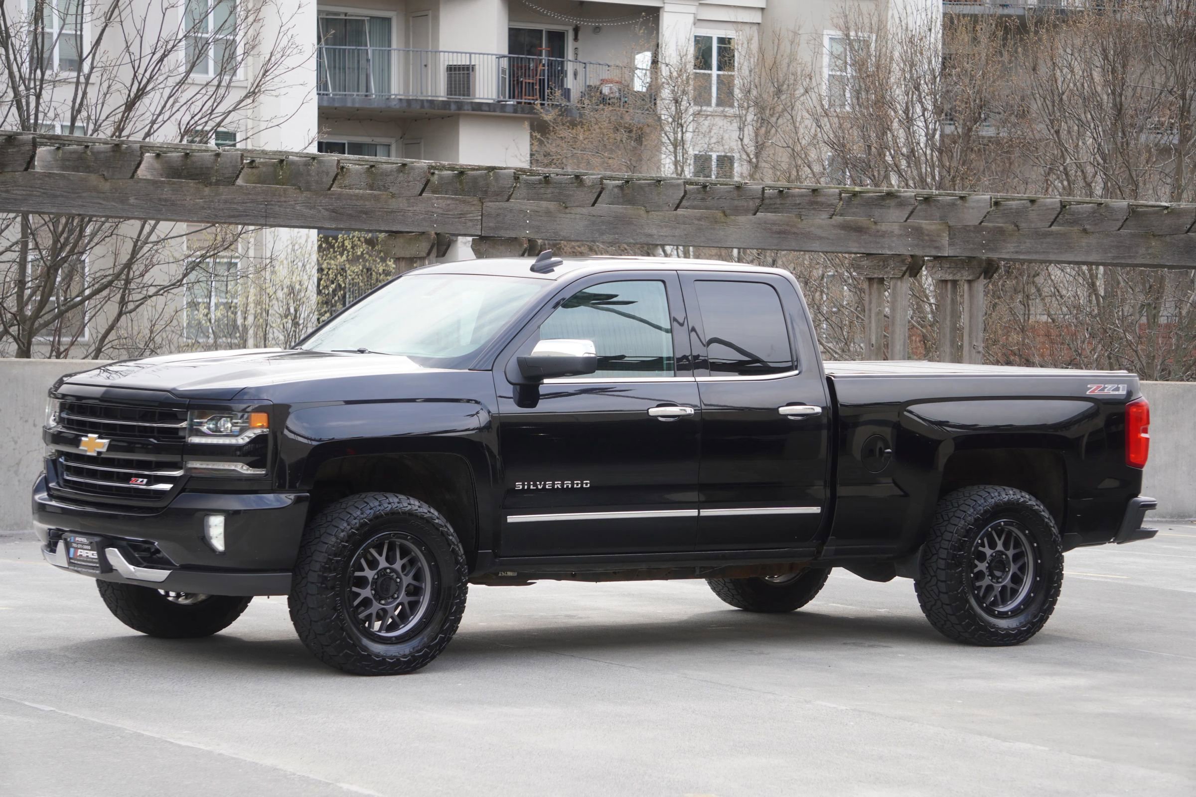 Used 2017 Chevrolet Silverado 1500 LTZ Z71 AWD/4WD image 4