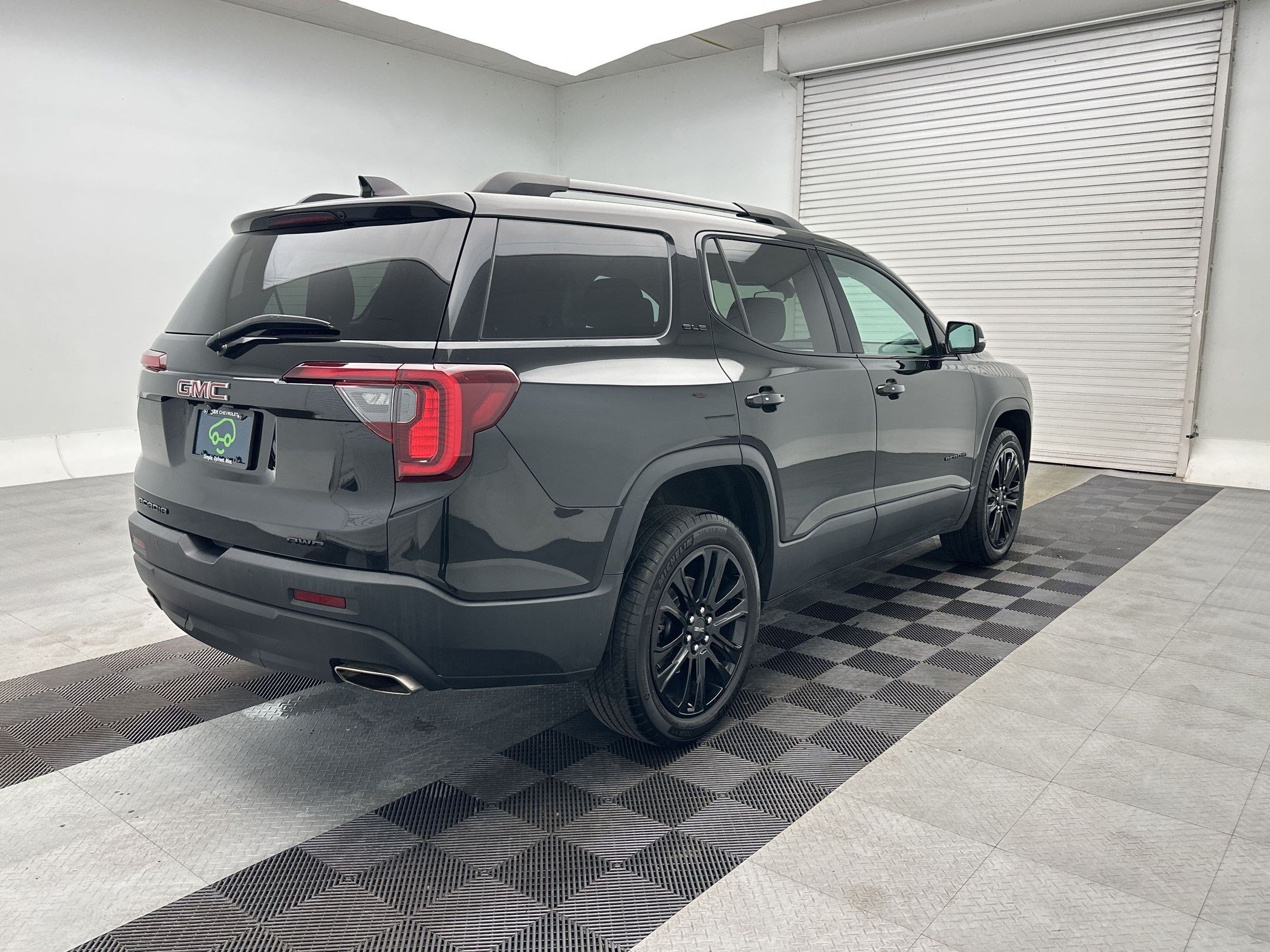 Certified 2022 GMC Acadia SLE w/ Driver Convenience Package AWD/4WD image 9