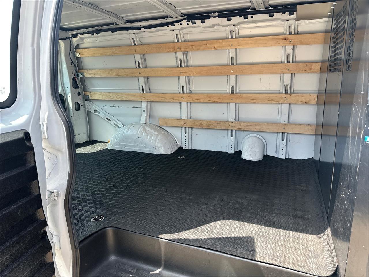 Used 2022 Chevrolet Express 2500 w/ Driver Convenience Package RWD image 10