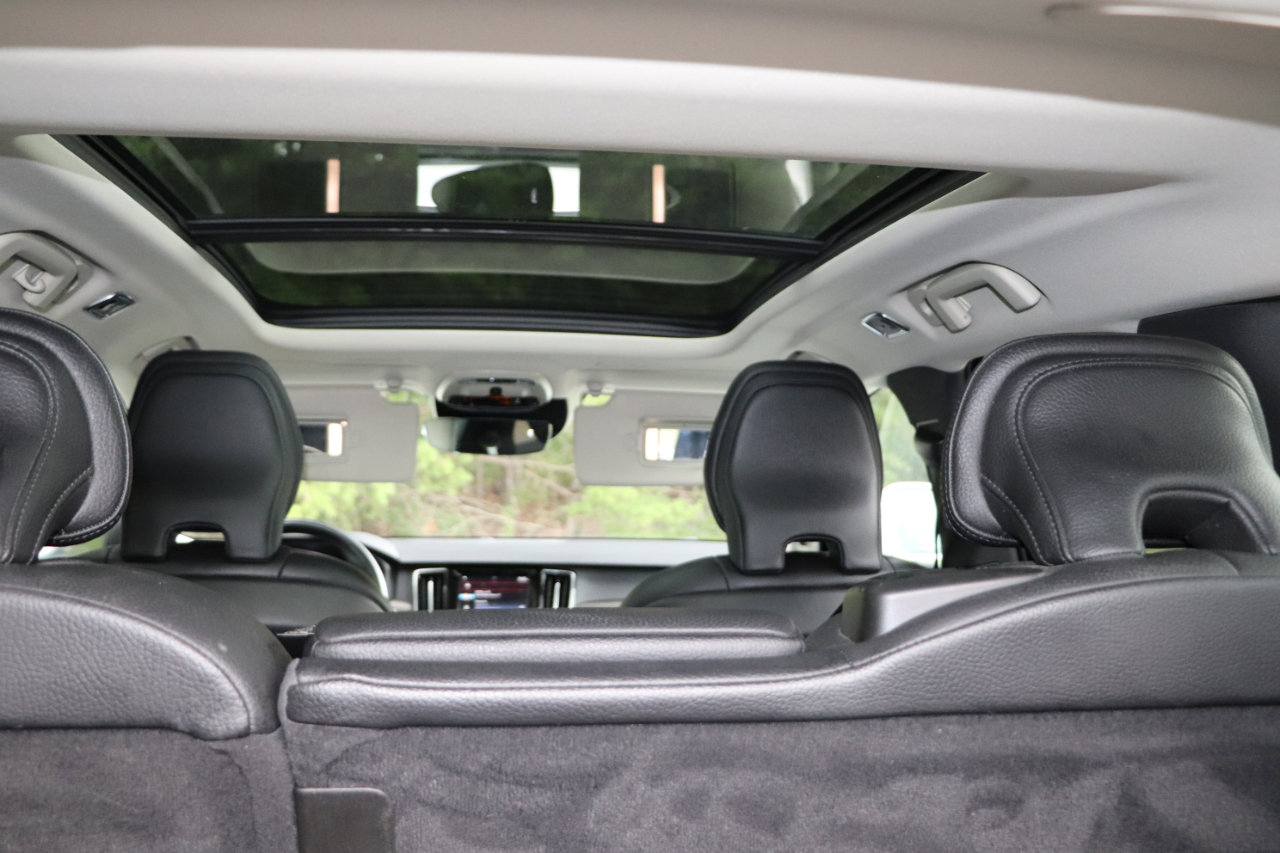 Used 2020 Volvo V90 T6 Cross Country image 10