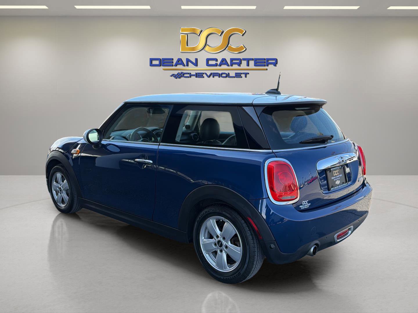 Used 2018 MINI Cooper 2-Door Hardtop image 3