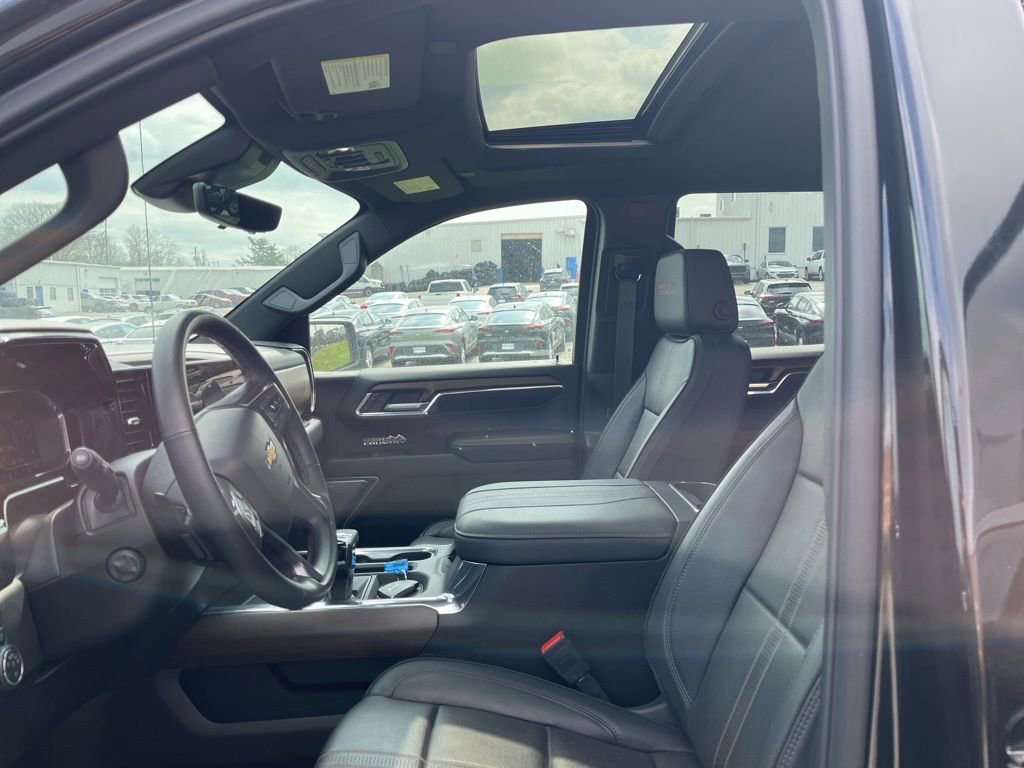 Used 2024 Chevrolet Silverado 1500 High Country w/ High Country Premium Package image 9