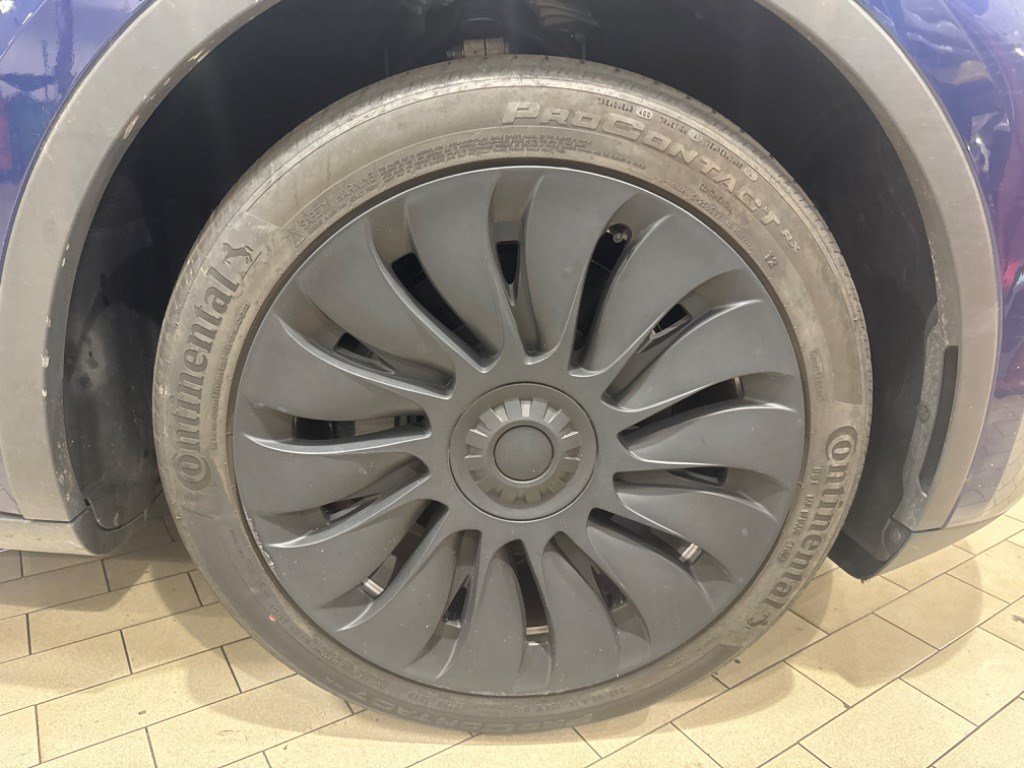 Used 2023 Tesla Model Y AWD image 5