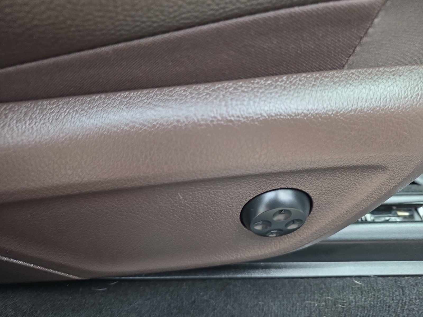 Used 2021 Mercedes-Benz GLS 450 4MATIC image 25