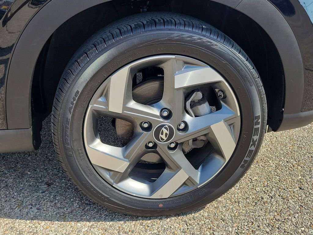 Used 2025 Hyundai Venue SEL image 5