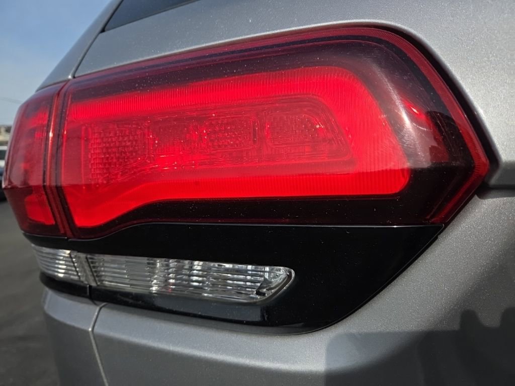 Used 2019 Jeep Grand Cherokee Altitude image 10