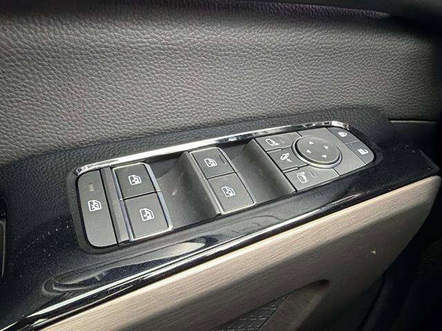 New 2025 Nissan Pathfinder Platinum w/ Black Appearance Package image 12