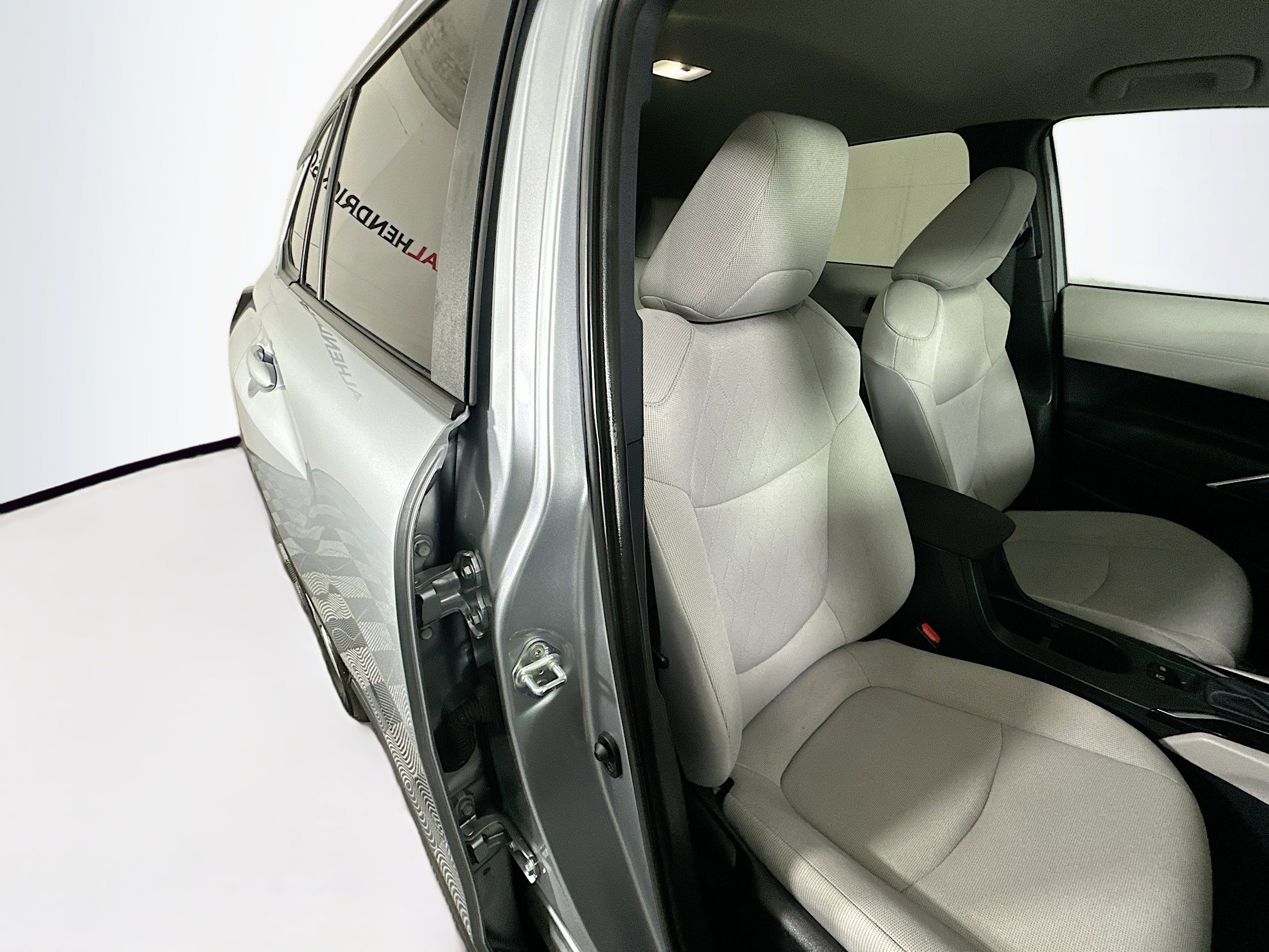 Used 2024 Toyota Corolla Cross L image 27