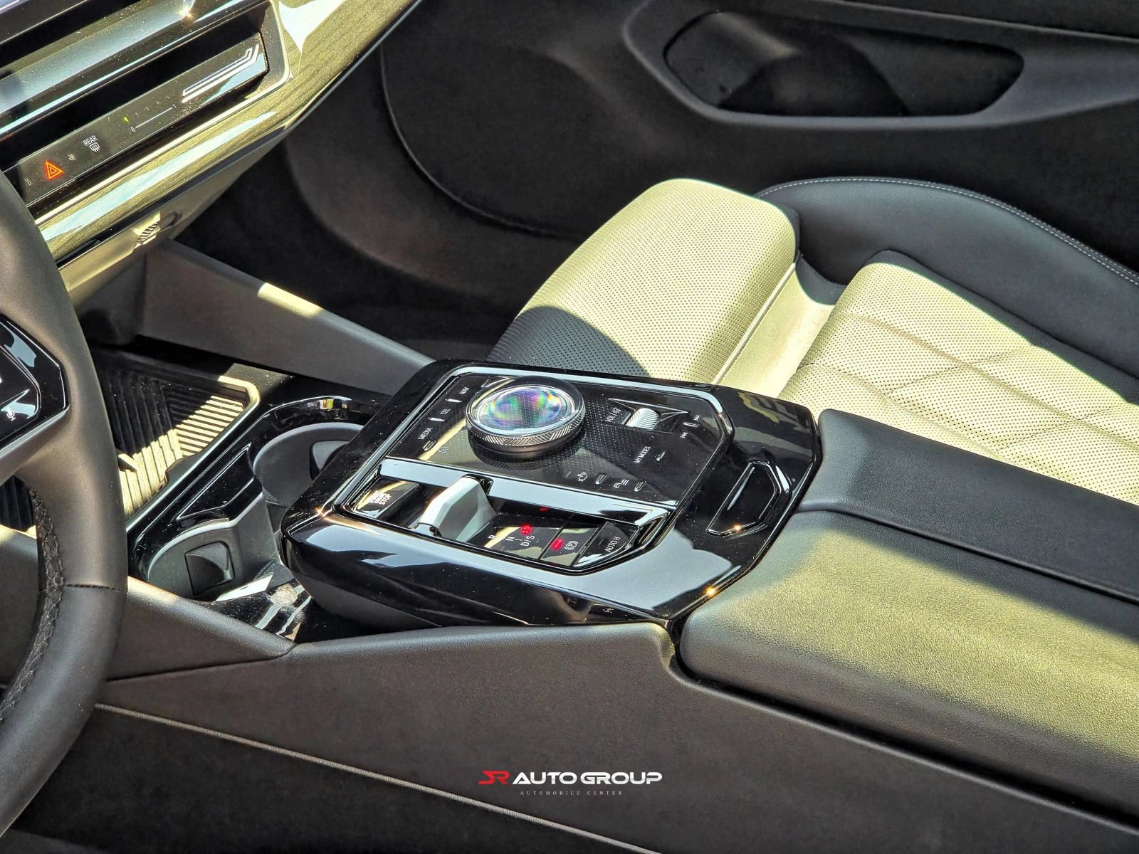 Used 2024 BMW 530i xDrive AWD/4WD image 38