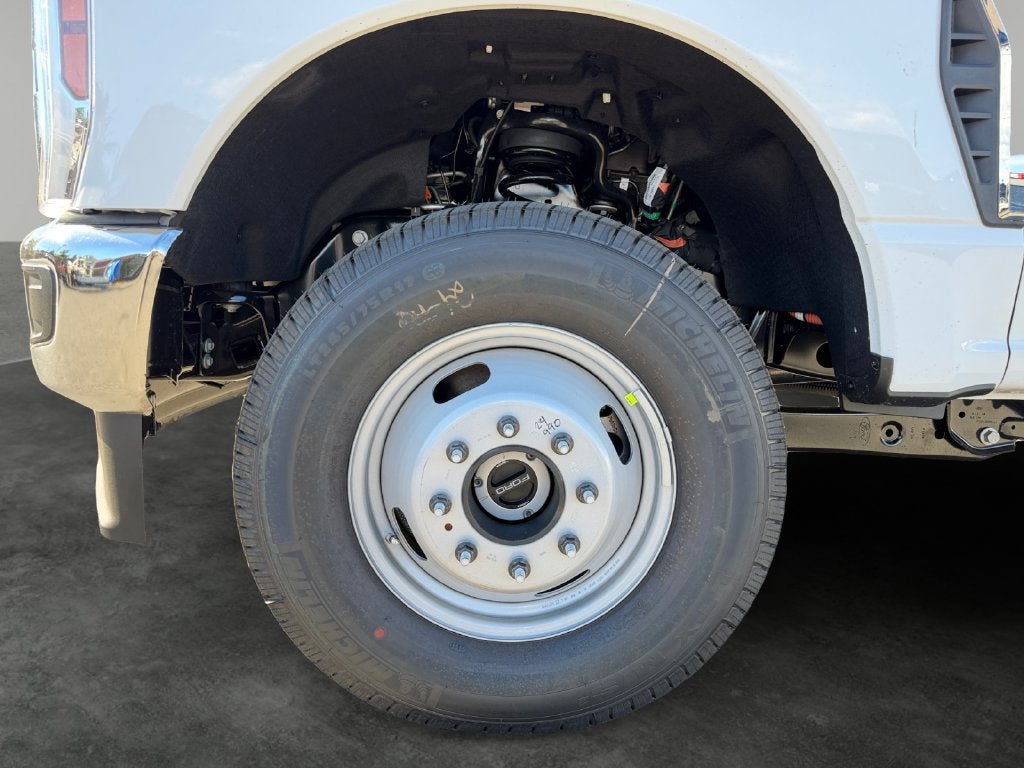 New 2026 Ford F350 XL w/ XL Chrome Package AWD/4WD image 2