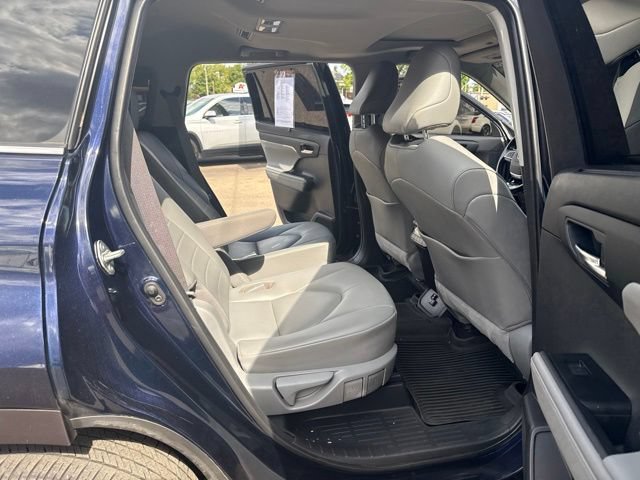 Used 2020 Toyota Highlander XLE w/ Protection Package #3 AWD/4WD image 15