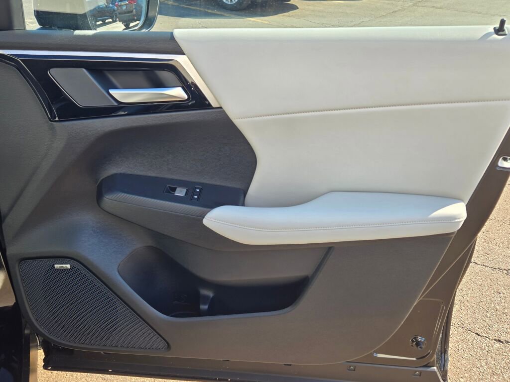 New 2026 Mitsubishi Outlander SE AWD/4WD image 6