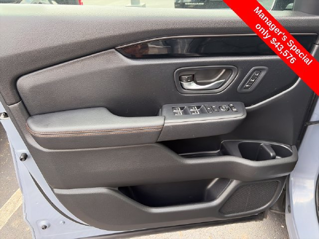 Used 2025 Honda Pilot TrailSport image 19