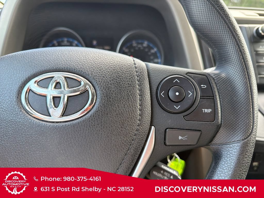 Used 2018 Toyota RAV4 LE FWD image 24