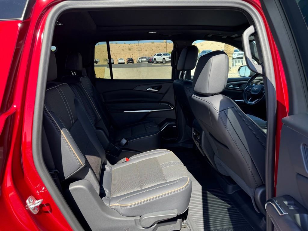 Used 2025 Chevrolet Traverse High Country FWD image 18