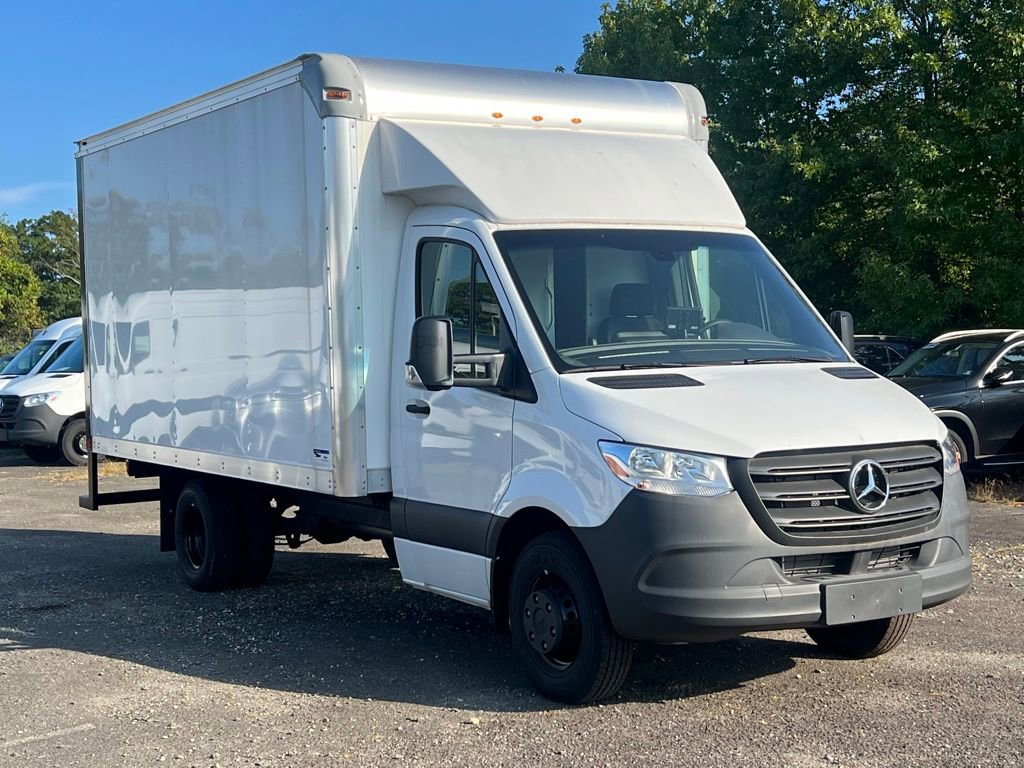 Used 2024 Mercedes-Benz Sprinter 4500 image 12