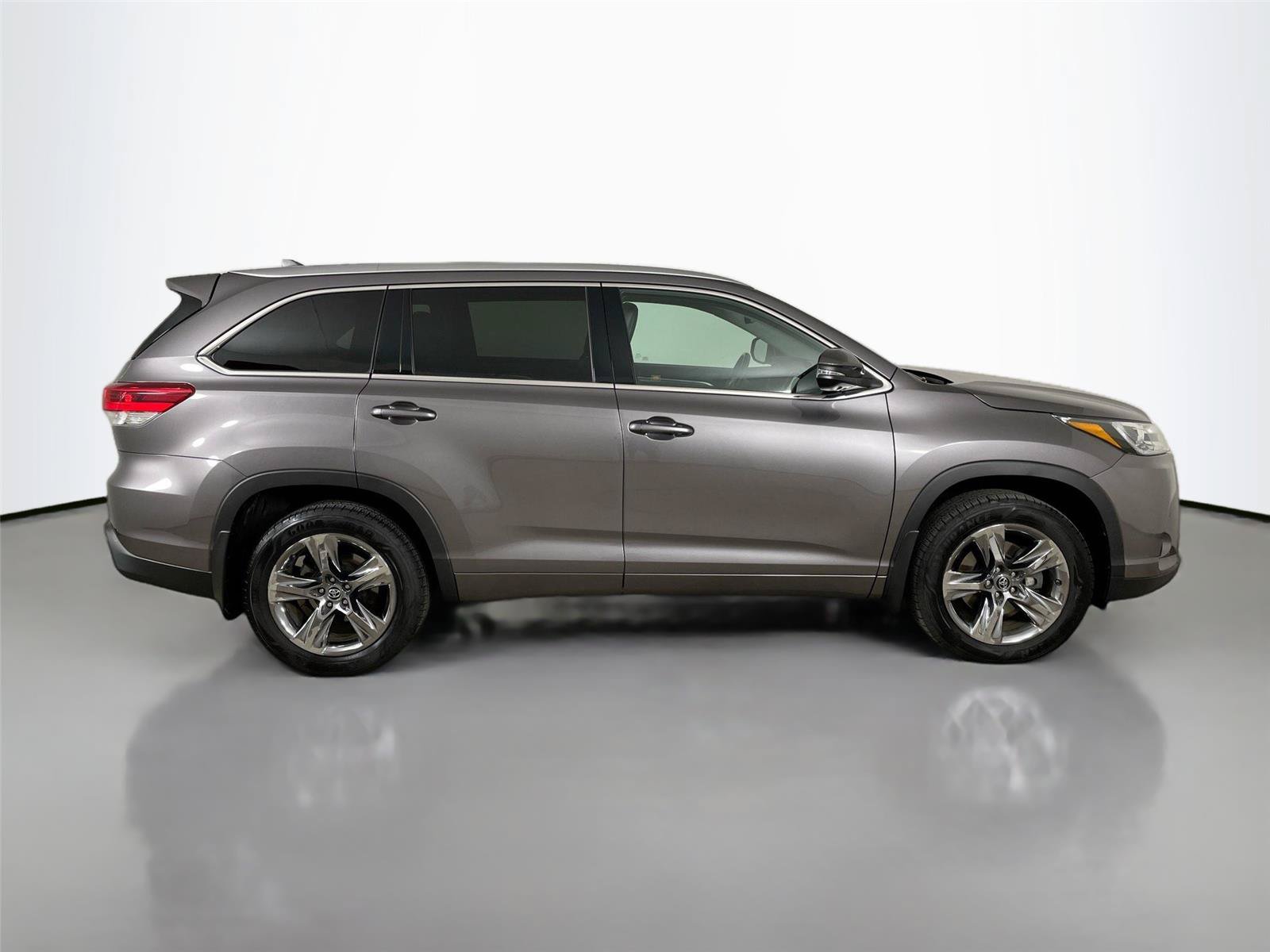 Used 2019 Toyota Highlander Limited Platinum AWD/4WD image 18