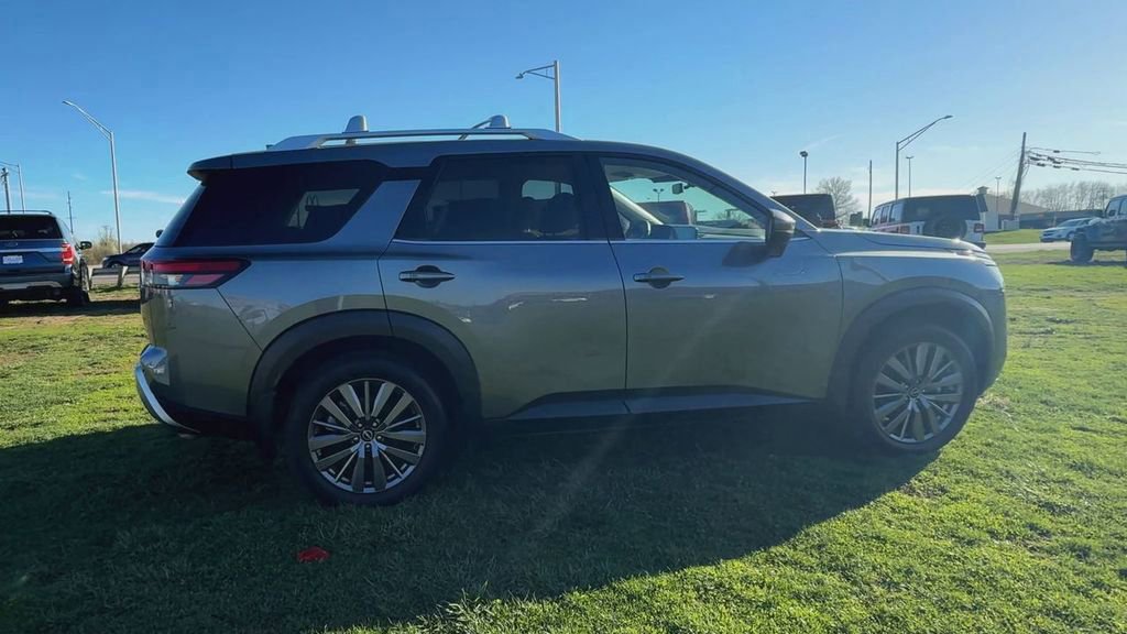 Used 2025 Nissan Pathfinder SL w/ SL Premium Package AWD/4WD image 11