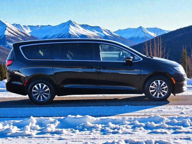 Used 2024 Chrysler Pacifica Select image 7