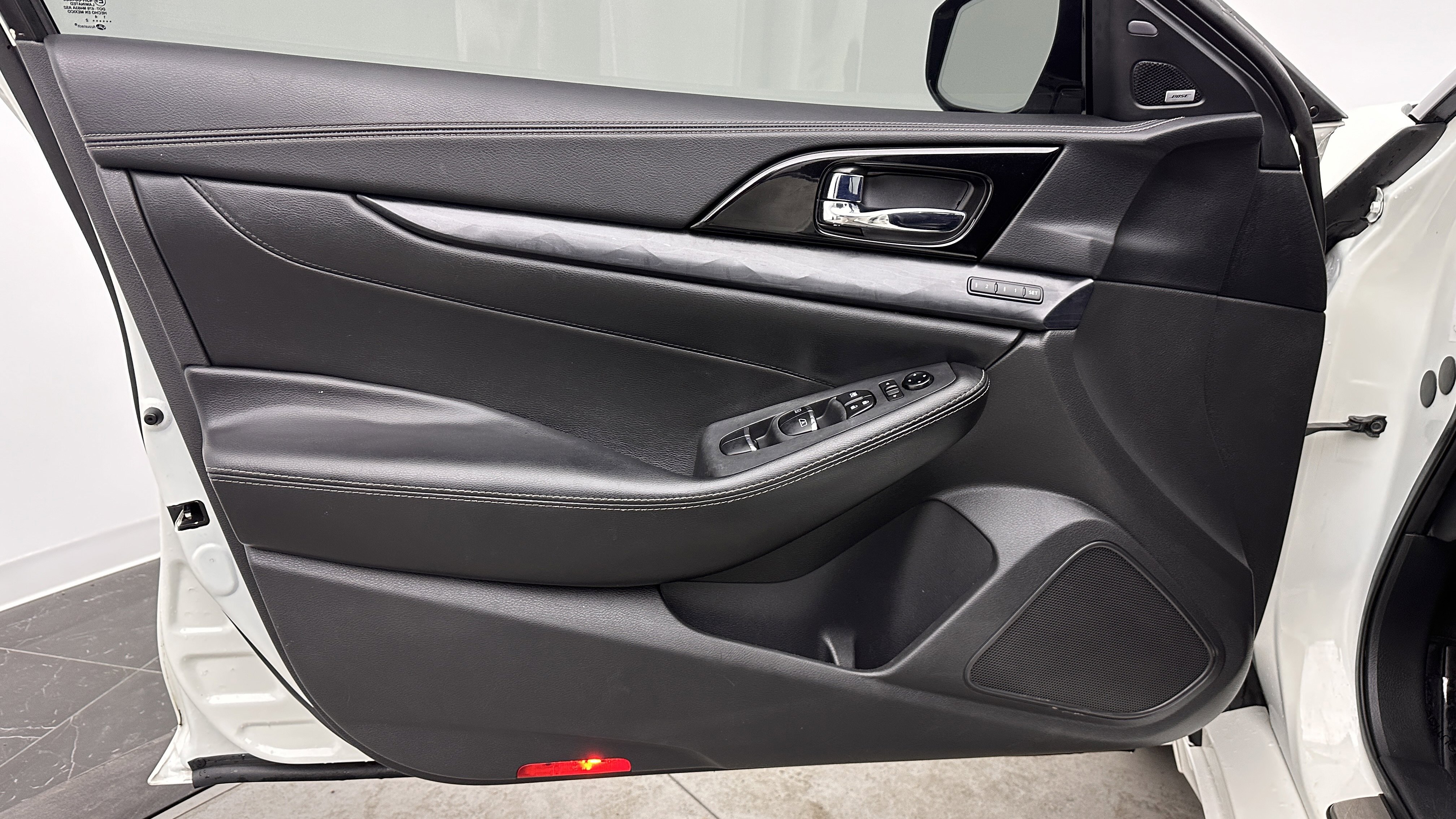 Used 2023 Nissan Maxima Platinum w/ Sport Mat Group FWD image 11