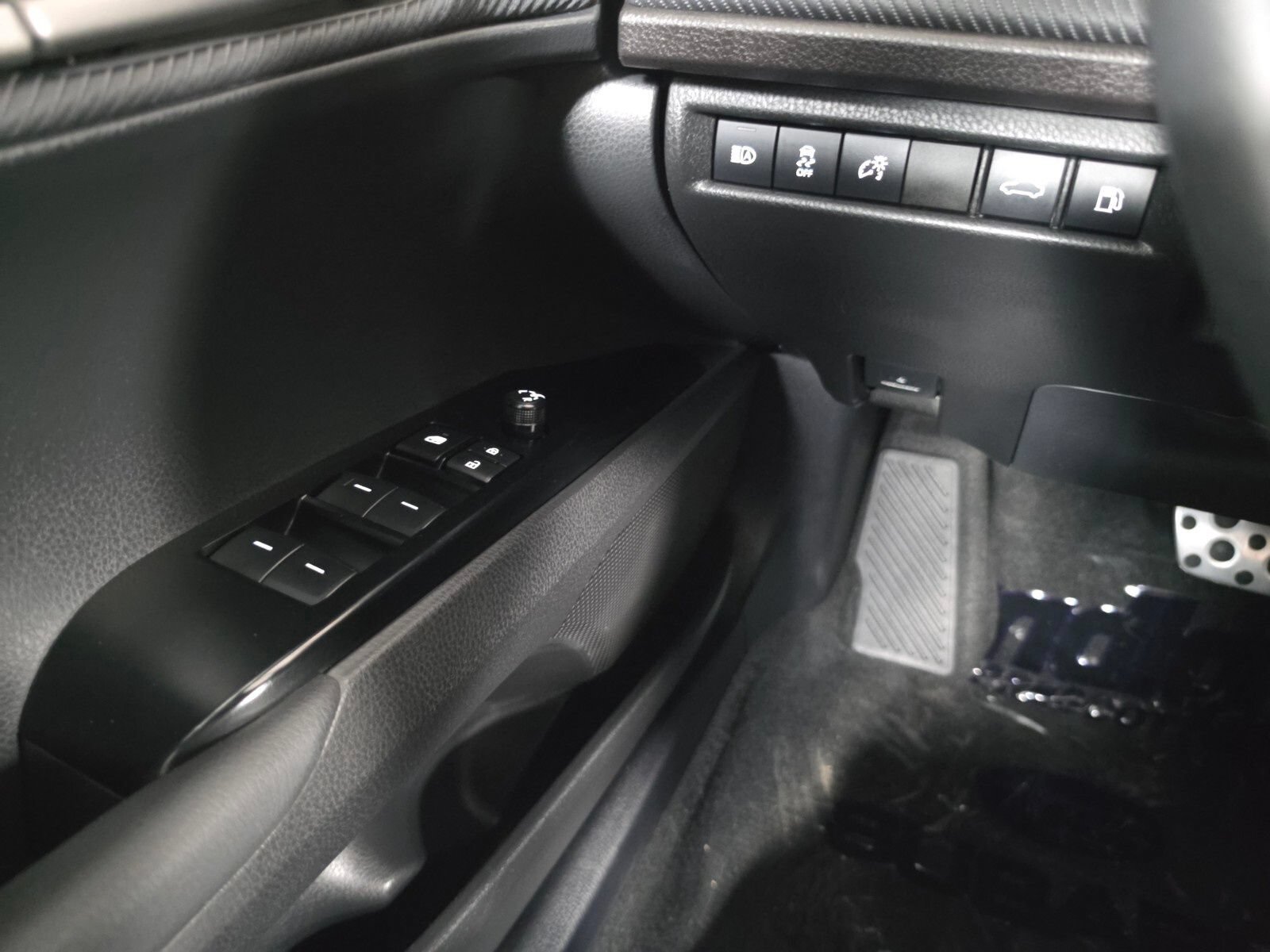 Used 2025 Toyota Camry SE w/ Convenience Package AWD/4WD image 33