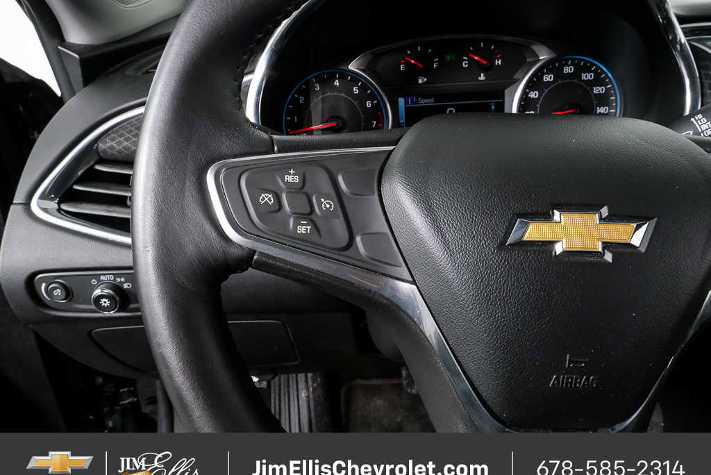 Used 2017 Chevrolet Malibu LT image 9