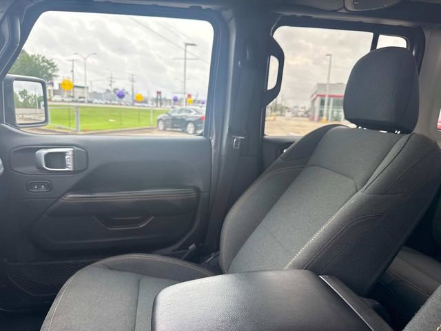 Used 2025 Jeep Wrangler Sahara image 19