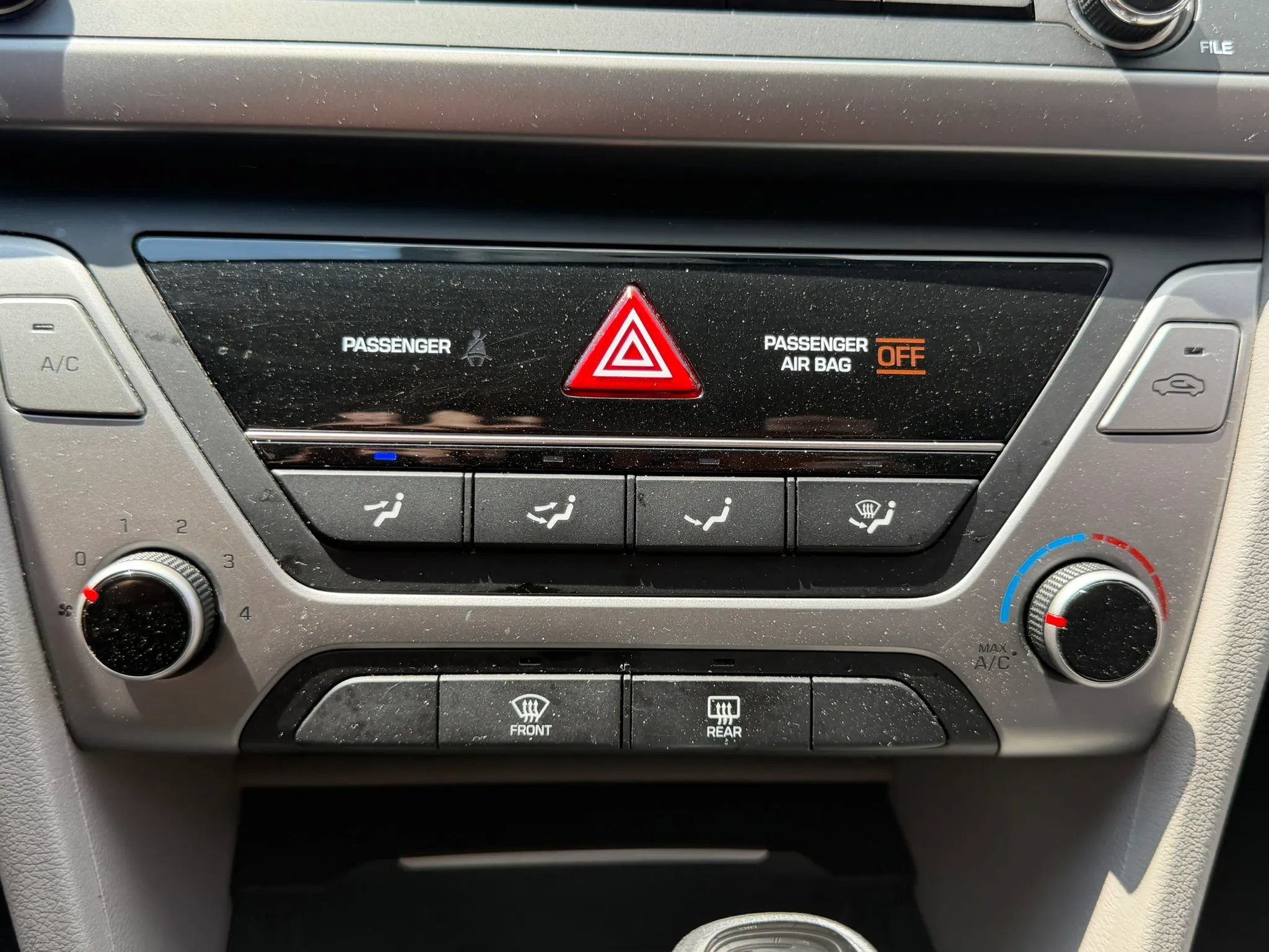 Used 2018 Hyundai Elantra SE FWD image 25