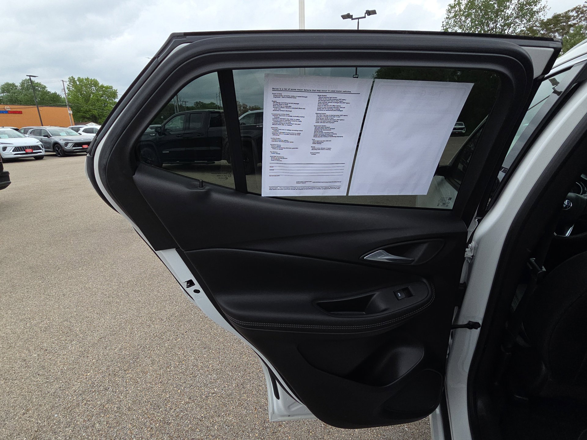 Certified 2022 Buick Encore GX Essence w/ Sport Touring Package image 26