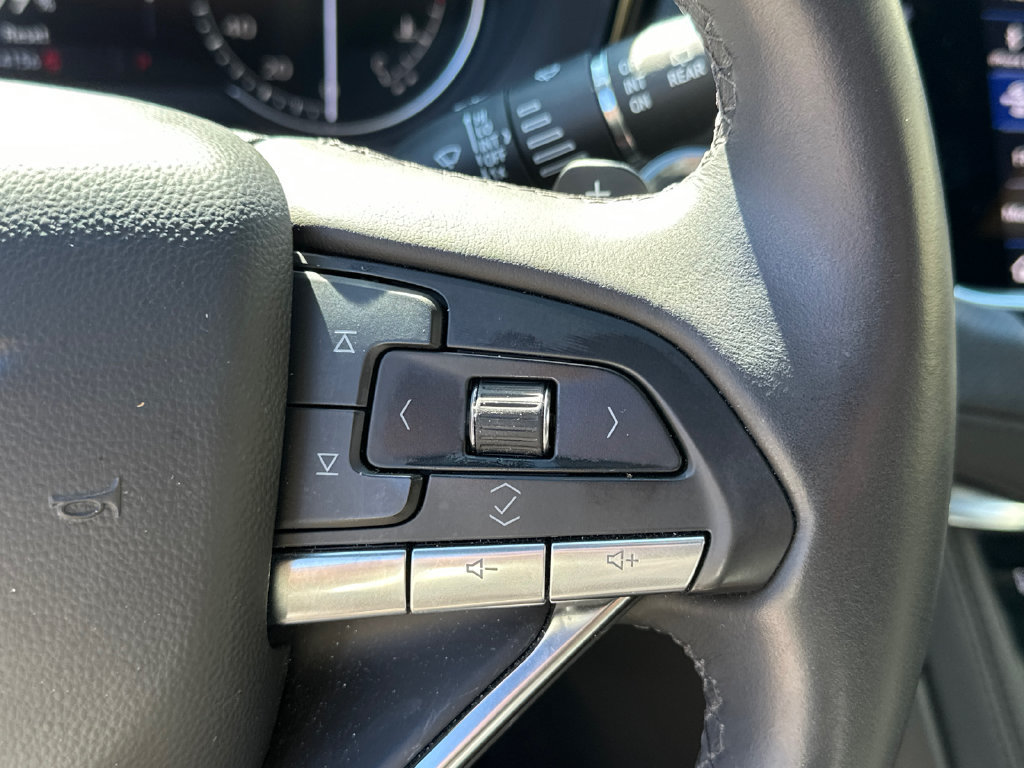 Certified 2025 Cadillac XT6 Luxury FWD image 28