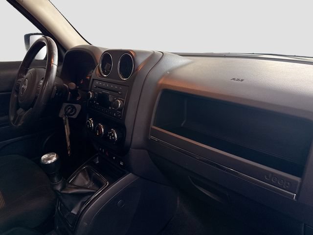 Used 2014 Jeep Patriot Latitude FWD image 26