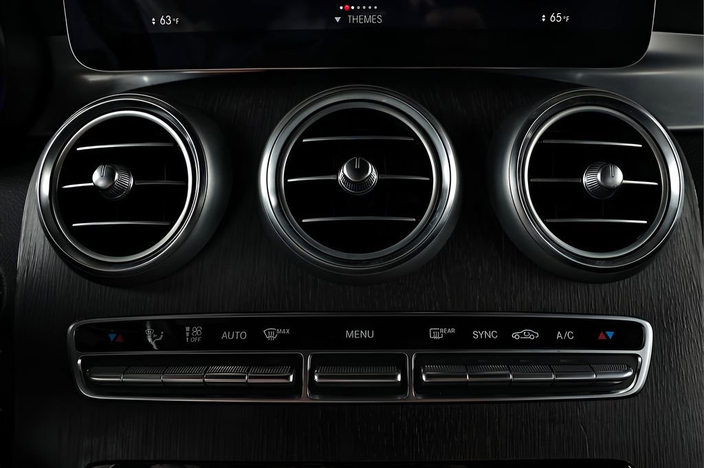 Used 2022 Mercedes-Benz GLC 300 4MATIC image 24
