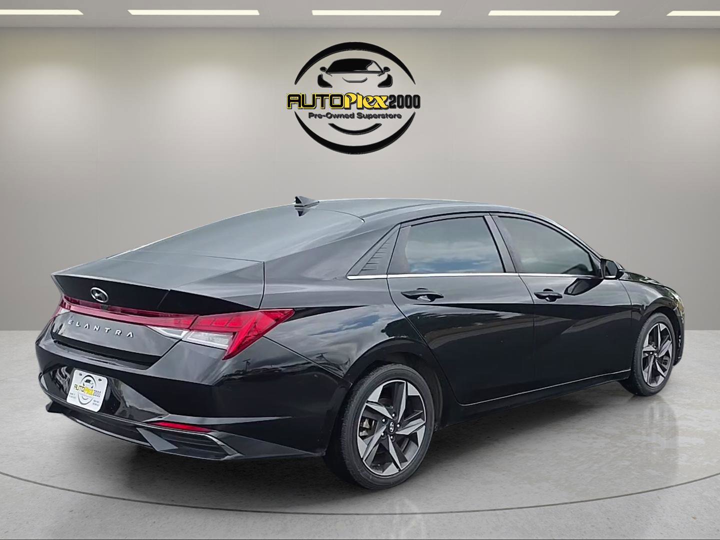 Used 2021 Hyundai Elantra SEL w/ Convenience + Premium Package FWD image 7