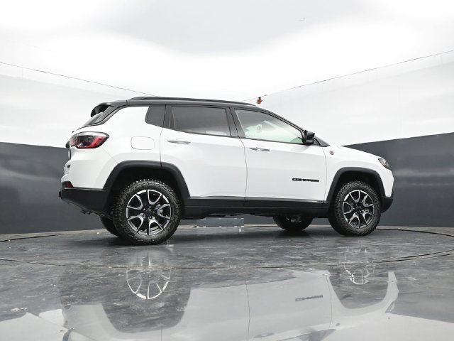 New 2026 Jeep Compass Trailhawk w/ Sun, Sound & Navigation Group AWD/4WD image 61